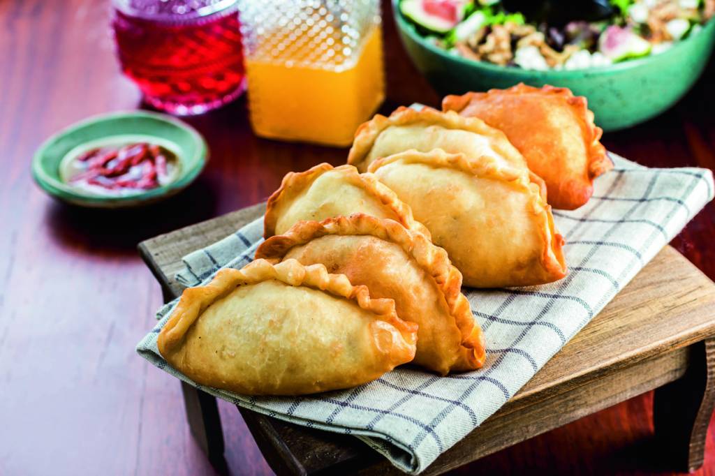 Provei sambousek, o pastelzinho árabe, e virei fã