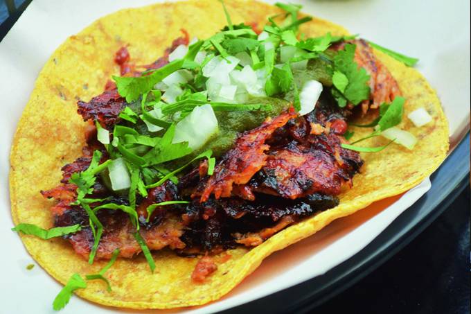 LosDos vende comida mexicana em calçada de Pinheiros