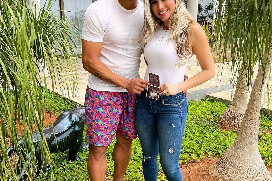 Hulk e a atual mulher, Camila Ângelo