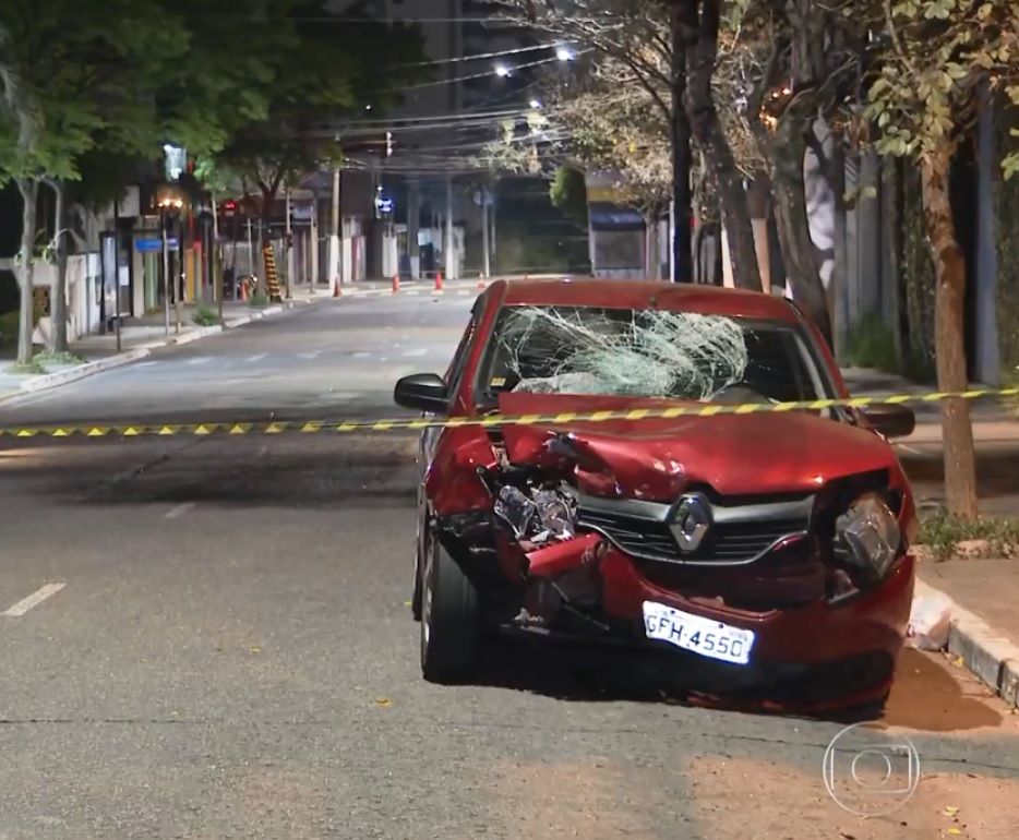 Motorista tenta fugir da PM e atropela entregador de aplicativo