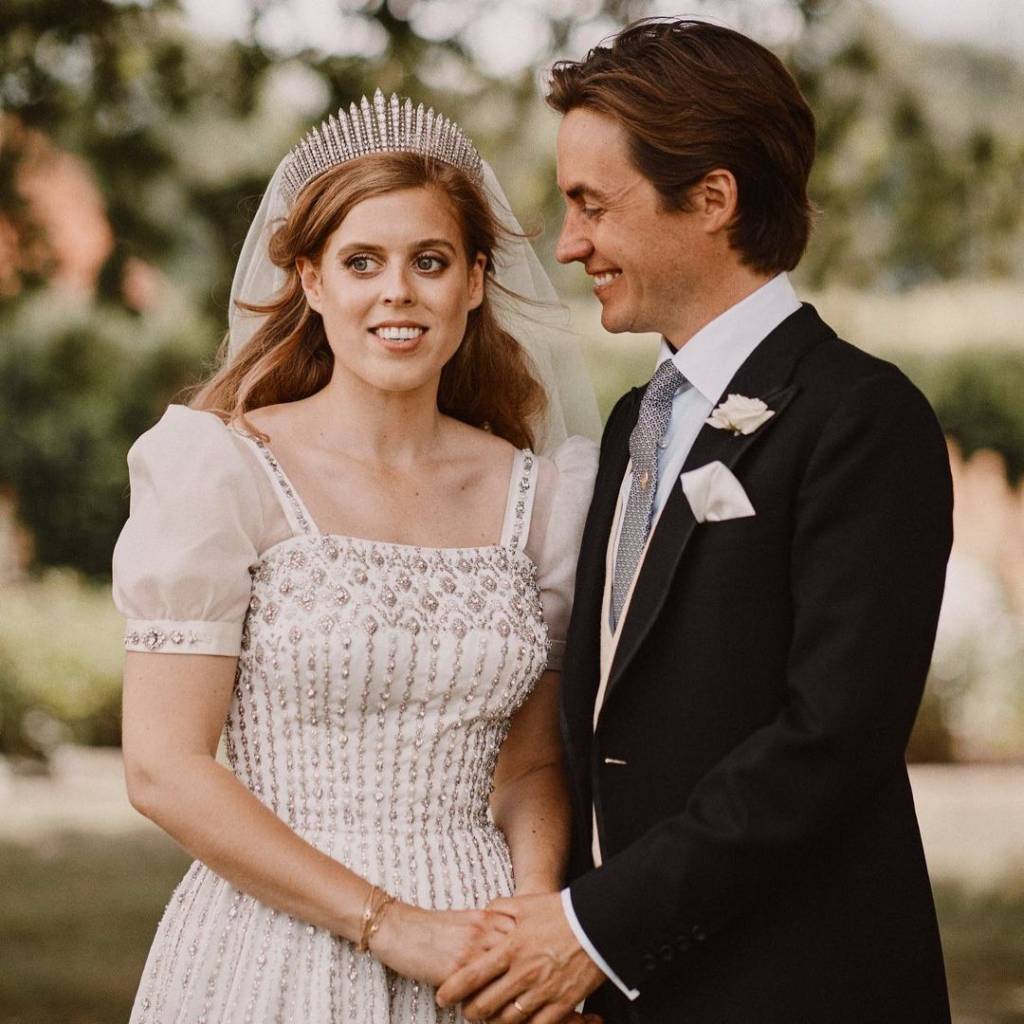 Princesa Beatrice, neta da rainha Elizabeth II, da à luz primeiro filho
