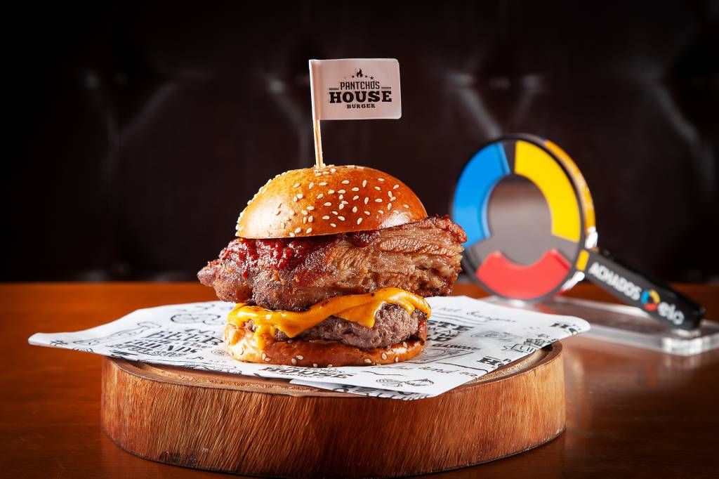 Um hambúrguer de 160 gramas com um naco de costela é a atração da Pantcho’s House