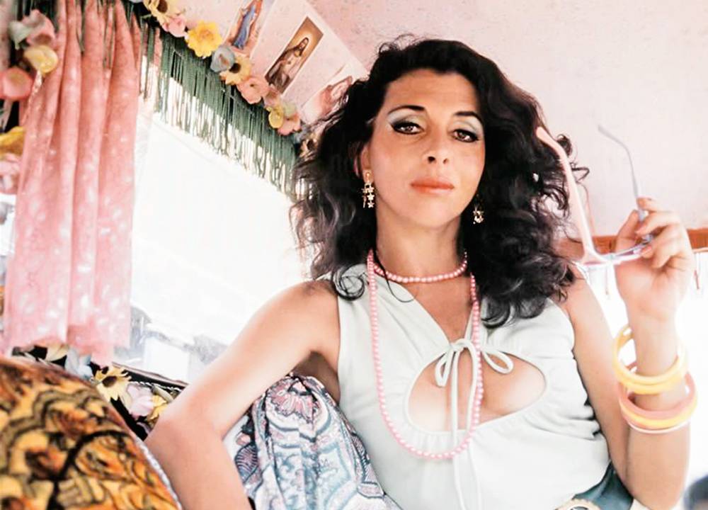 A imagem mostra Betty Faria, em uma foto antiga