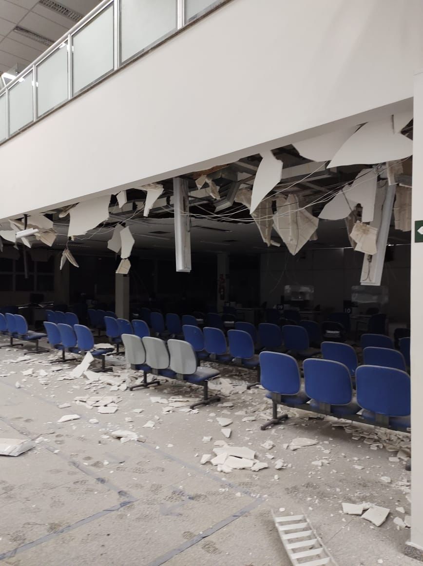 Lojas de Araçatuba reabrem com vitrines quebradas após ataque de quadrilha