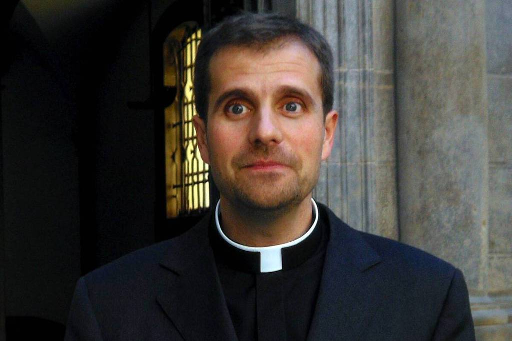 Bispo se apaixona por autora de livros eróticos e deixa a Igreja