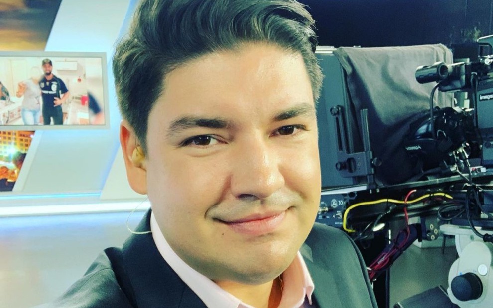 Bruno Peruka olhando para a câmera