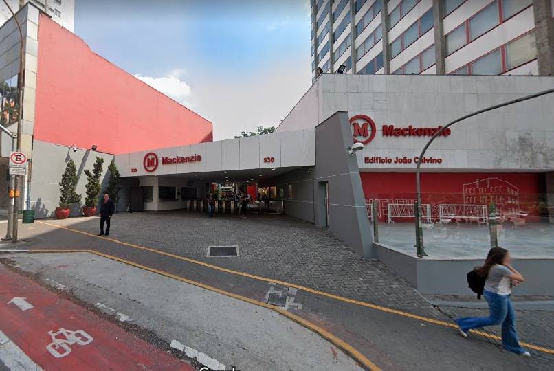 Estudante aparece com foto de suástica em aula do Mackenzie