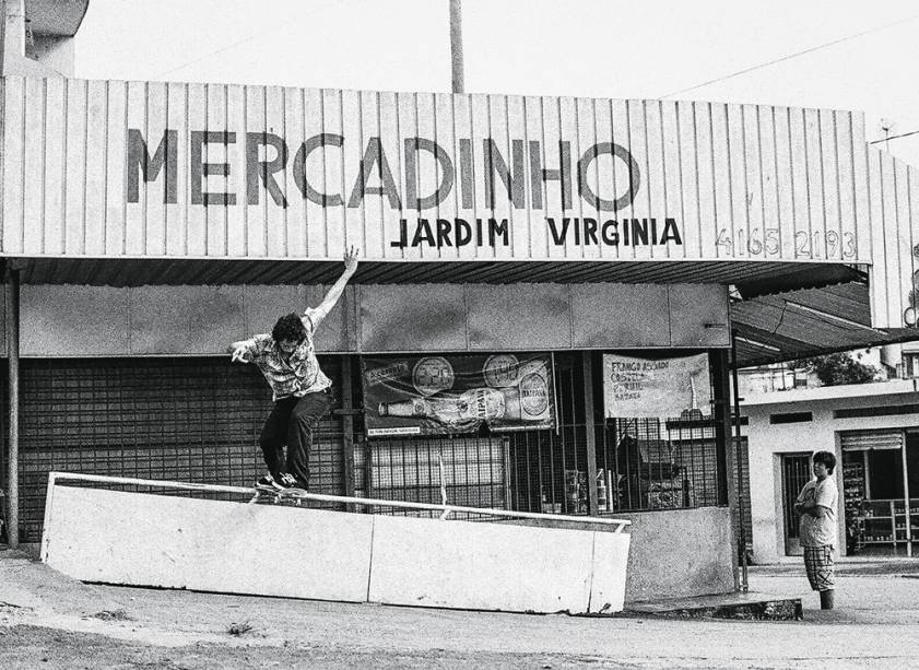 Felipe Oliveira desliza em obstáculo no Jardim Virgínia, Itapecerica da Serra