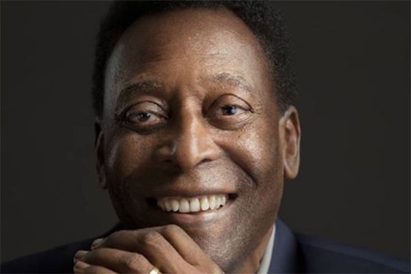 Pelé: médicos retiram tumor durante cirurgia no Albert Einstein