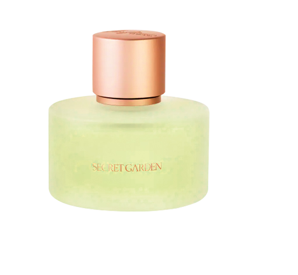 secret garden.png Frasco de perfume transparente com líquido verde e tampa dourada
