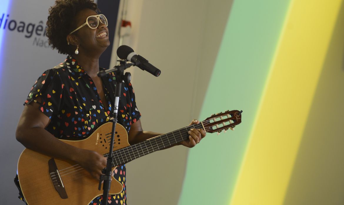 A cantora brasiliense Ellen Oléria