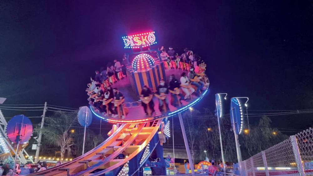 Parque de diversão na Zona Leste parece de filme e tem muita adrenalina