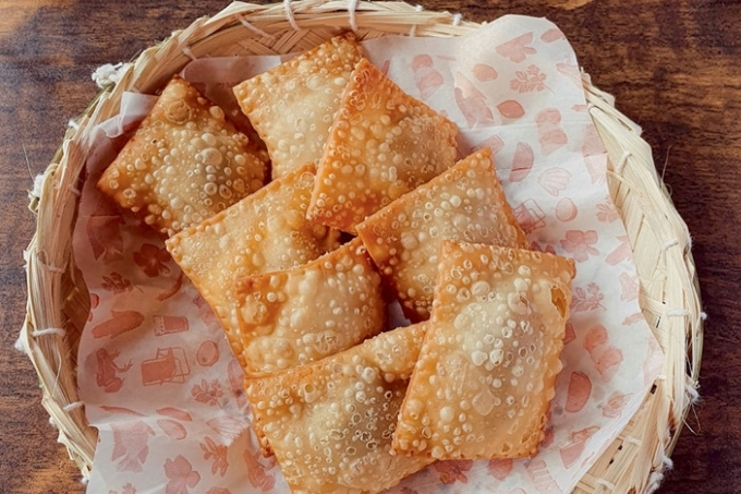 Pastéis de siri: porção com 8 unidades Pastéis de siri: porção com 8 unidades