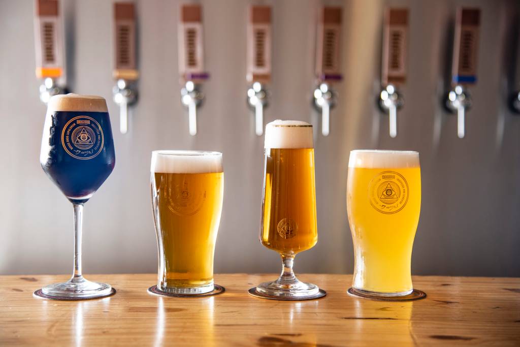 Cervejaria Dogma, onde se tomam os melhores chopes de SP, está em festa