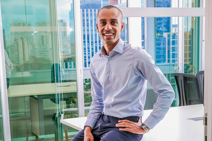 A trajetória do CEO de empresa de intercâmbio que teve inglês pago por tio