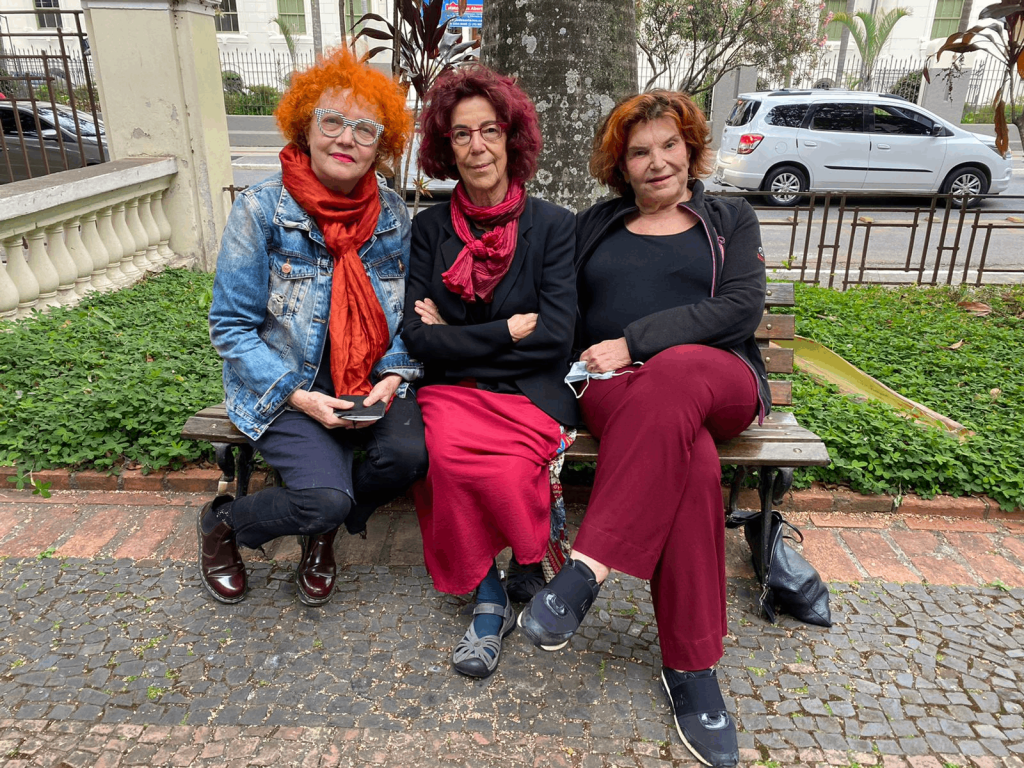 Artistas criam obra nos jardins do Museu da Imigração