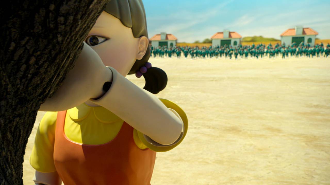 A imagem mostra uma boneca gigante da série Round 6