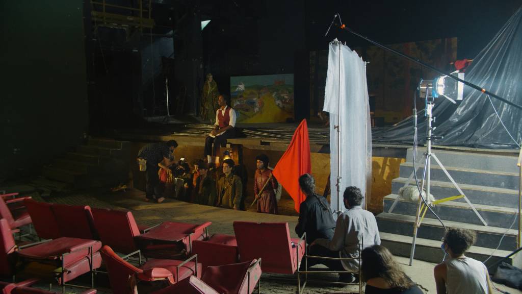 Mistura de teatro, cinema e instalação, peça gratuita sobre o Leste Europeu estreia em SP