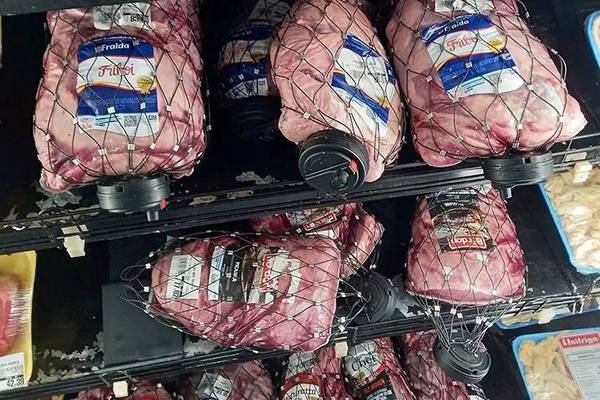 Presença de alarmes antifurto em carnes chama atenção dos consumidores