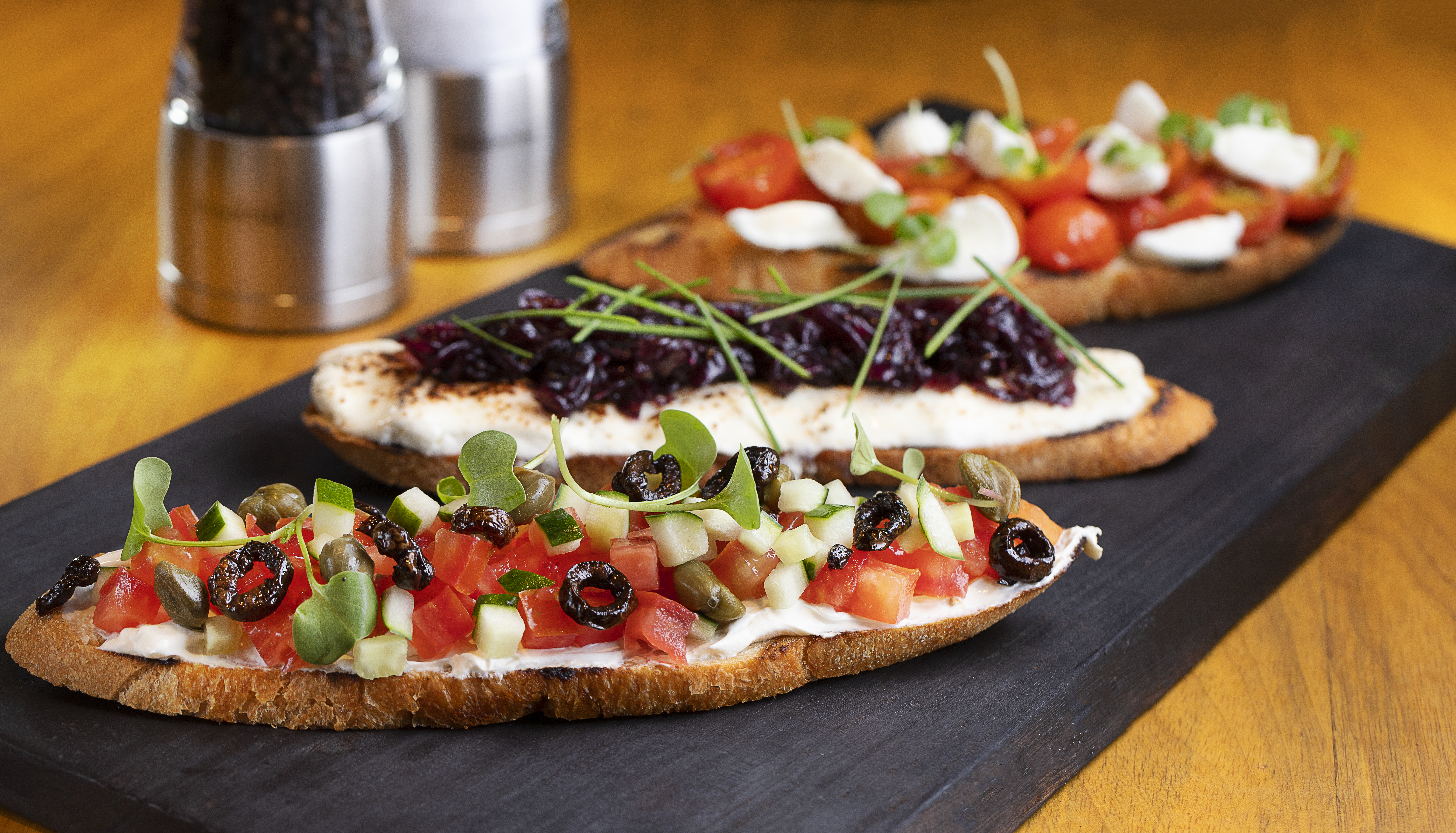 Basilicata Trattoria: a refei&ccedil;&atilde;o come&ccedil;a com as bruschettas na casa de cozinha variada