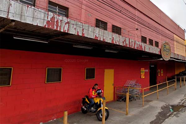 Homens abandonam bolsa com explosivos em supermercado da Zona Sul