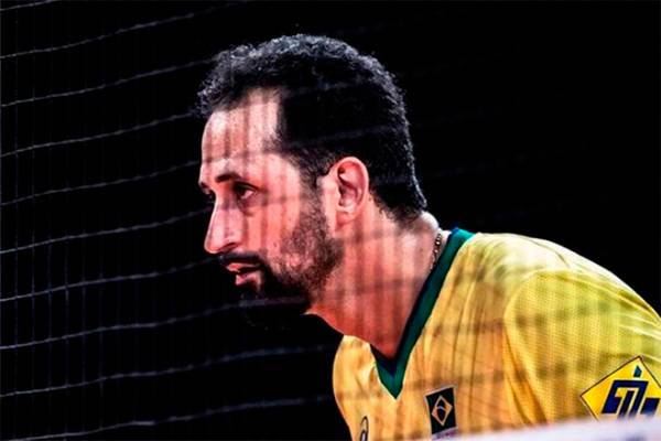 Maurício Souza, jogador de vôlei da seleção, é afastado de time após caso de homofobia