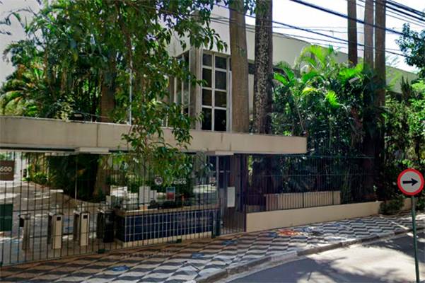 Homem é baleado em frente ao Clube Pinheiros