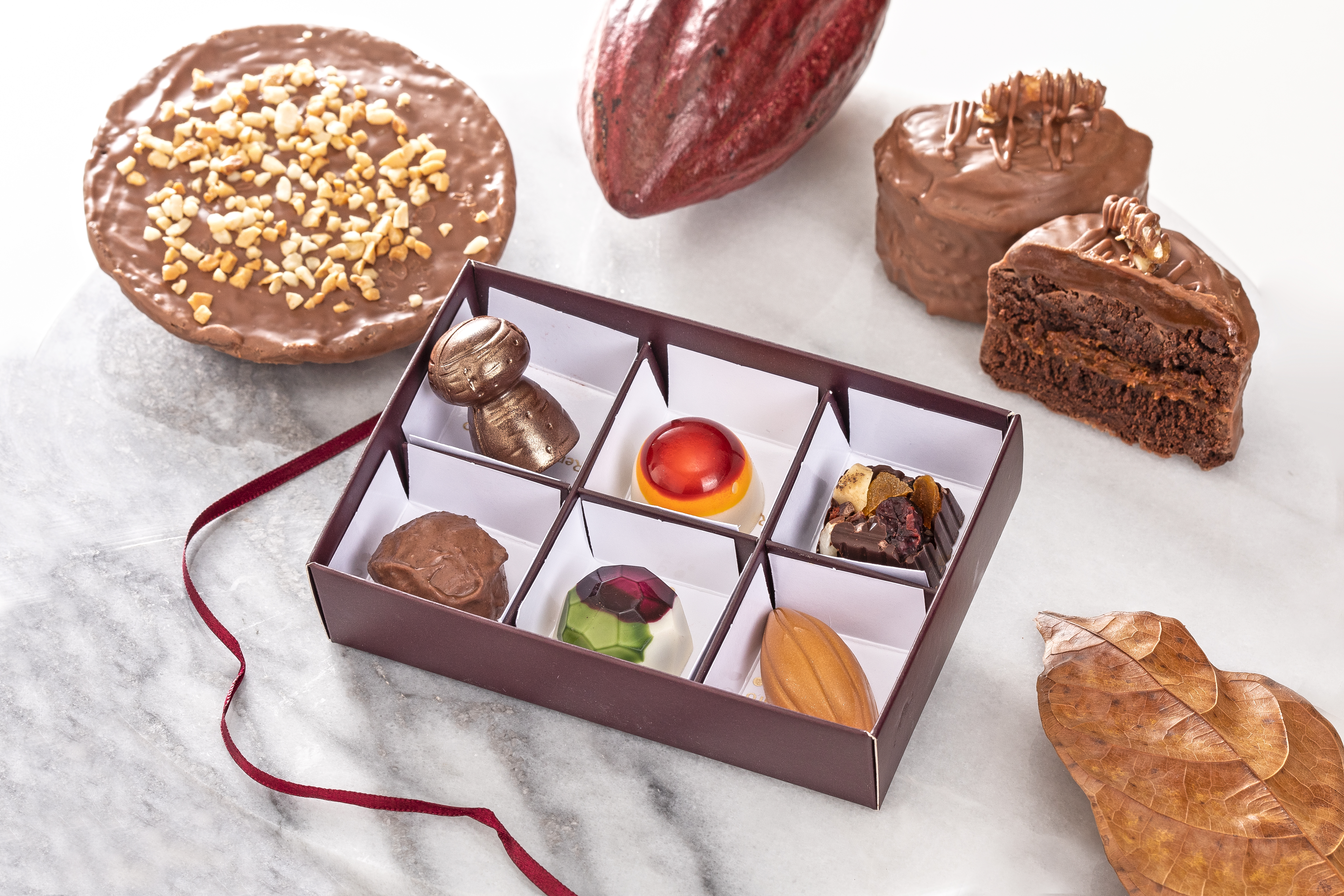 Renata Arassiro Chocolates: seis bombons sortidos, brownie de doce de leite e tela de amendoim saem por R$ 77,00