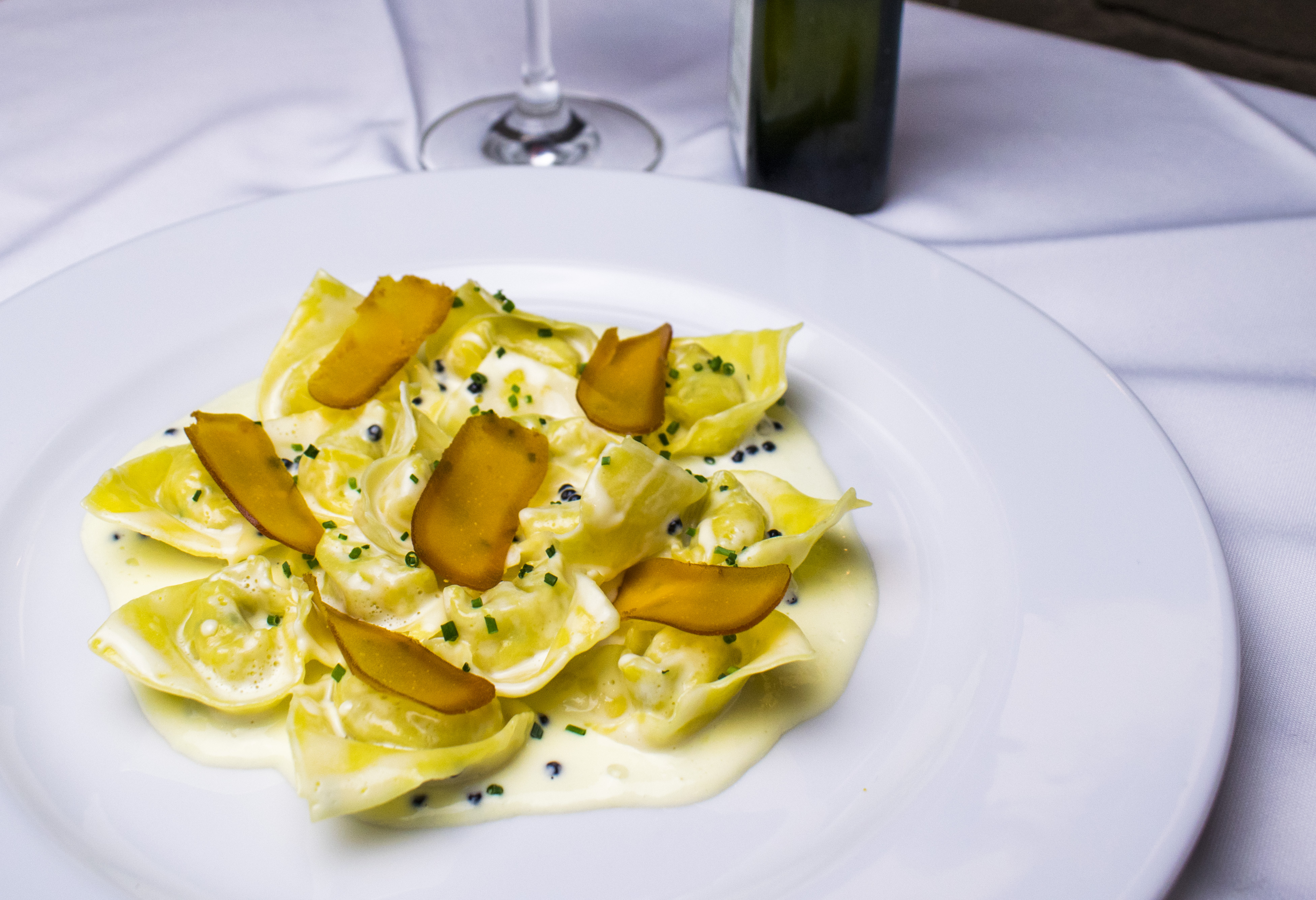 Supra di Mauro Maia: o italiano serve tortelli de bacalhau com bottarga