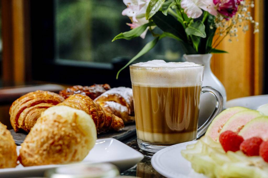 Festival de café da manhã reúne hotéis em SP com bufês promocionais
