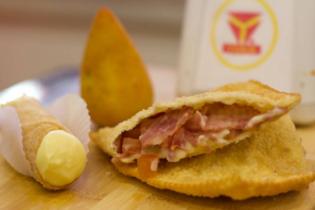 Yoka Yoka: um dos combos leva pastel de calabresa, muçarela e tomate, coxinha e pastenoli por R$ 25,00