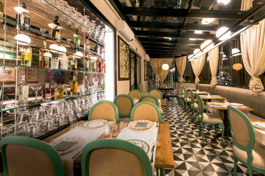 O ambiente: localizado em um imóvel de esquina no Itaim Bibi, o empório também conta com um restaurante O ambiente: localizado em um imóvel de esquina no Itaim Bibi, o empório também conta com um restaurante