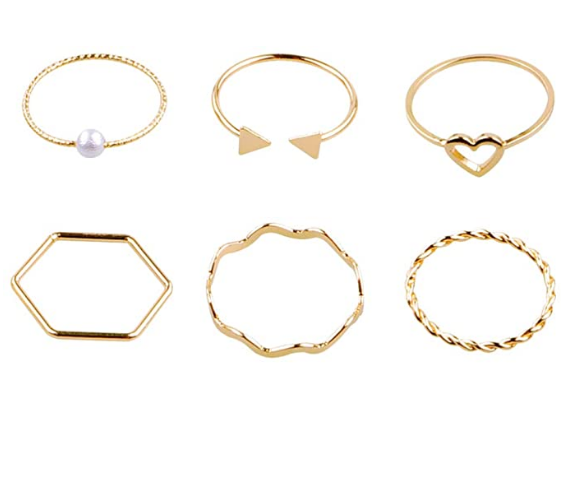 conjunto Seis anéis dourados finos cada um de um estilo. Tem em forma geométrica, redondo, pontilhado, aberto, com pedra e com coração