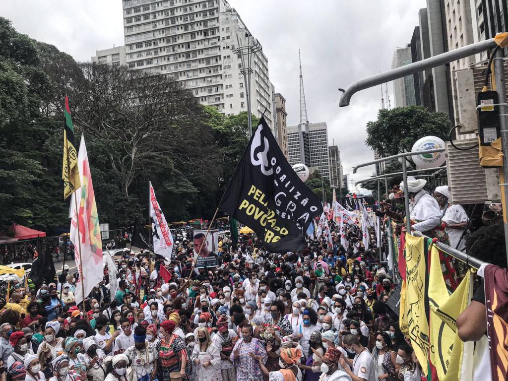 Na Paulista, manifestantes realizam ato do Dia da Consciência Negra
