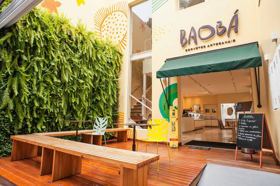 Deque ao ar livre: para saborear os sorvetes Deque ao ar livre: para saborear os sorvetes