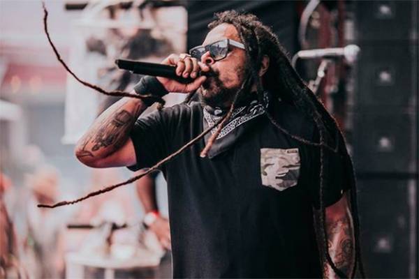 “Tentando destruir minha carreira”, diz vocalista do Rappa, após ter prisão domiciliar decretada
