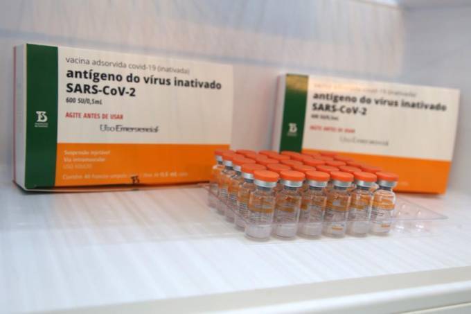 Reforço de marca diferente é mais eficaz para vacinados com CoronaVac
