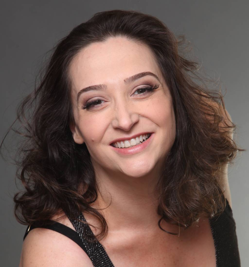 Andrezza Massei estuda Londres vitoriana para estrelar novo musical