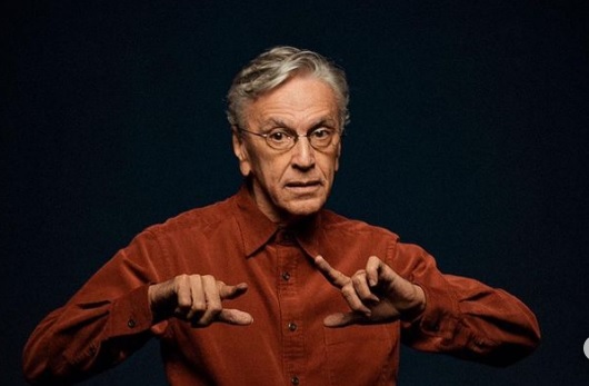 Caetano Veloso anuncia ‘férias radicais’ e pede que ‘não o convidem’