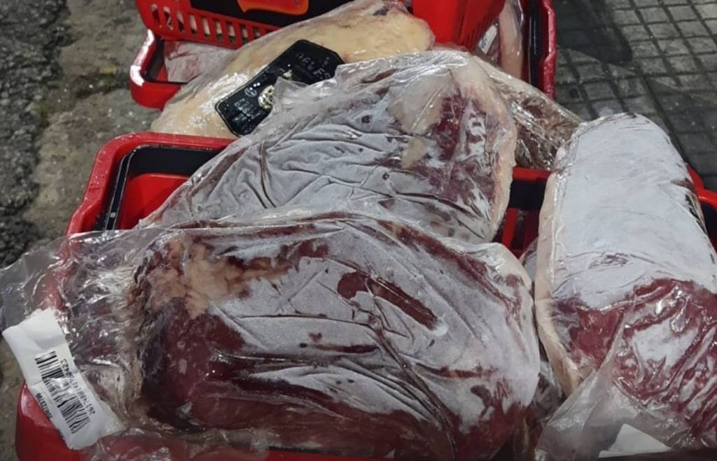 Polícia prende dois por roubo de picanha no centro de SP