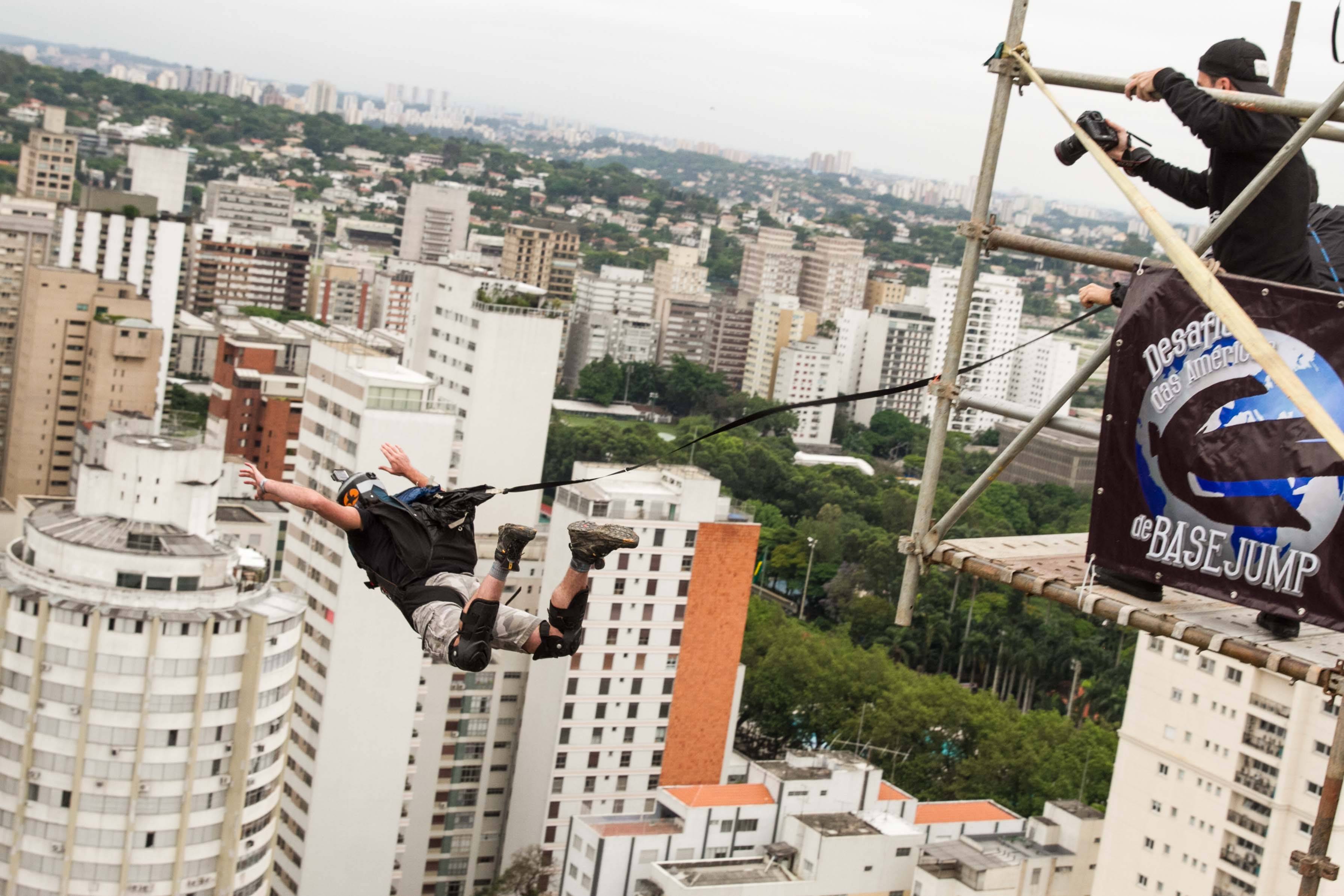 Paraquedistas vão saltar do topo do Edifício Martinelli no final de semana