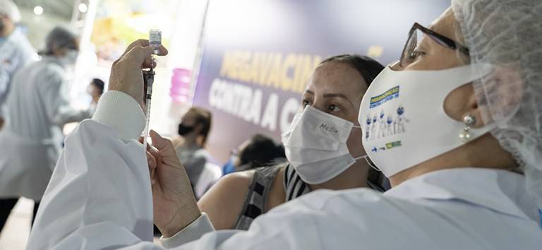 Brasil atinge 80% do público-alvo vacinado contra a Covid-19