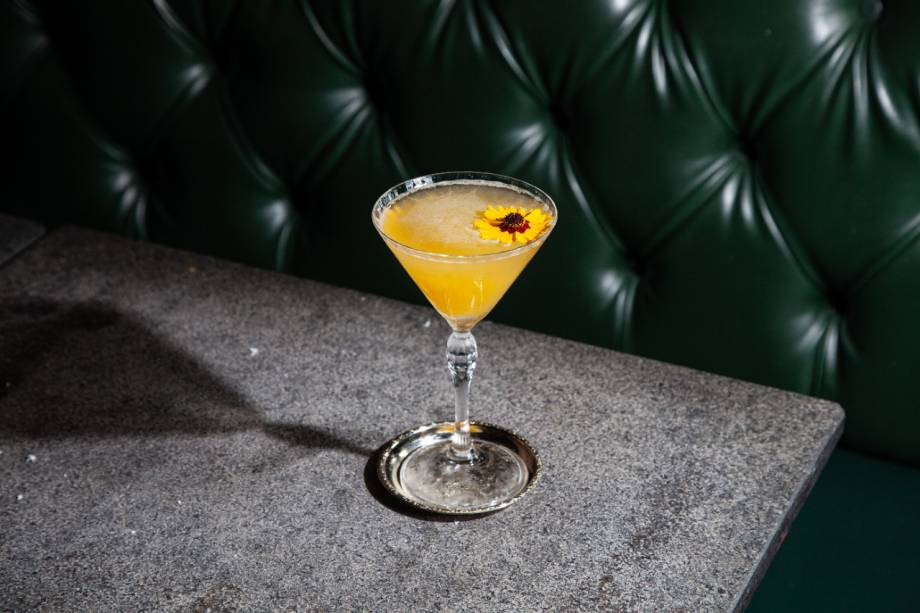 Pornstar martini: vodca, maracujá, limão, baunilha e espumante Pornstar martini: vodca, maracujá, limão, baunilha e espumante