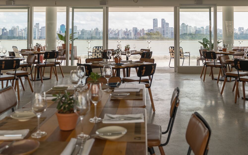 b728a96f-5430-4e2a-9e6c-dca5718dc8cc O restaurante Vista Ibirapuera surpreende com o visual e gastronomia.