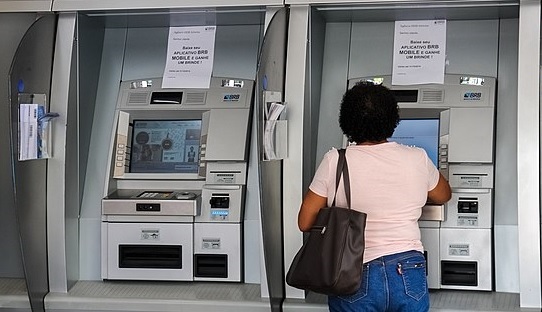 Agências bancárias funcionam para o público até quinta (30)