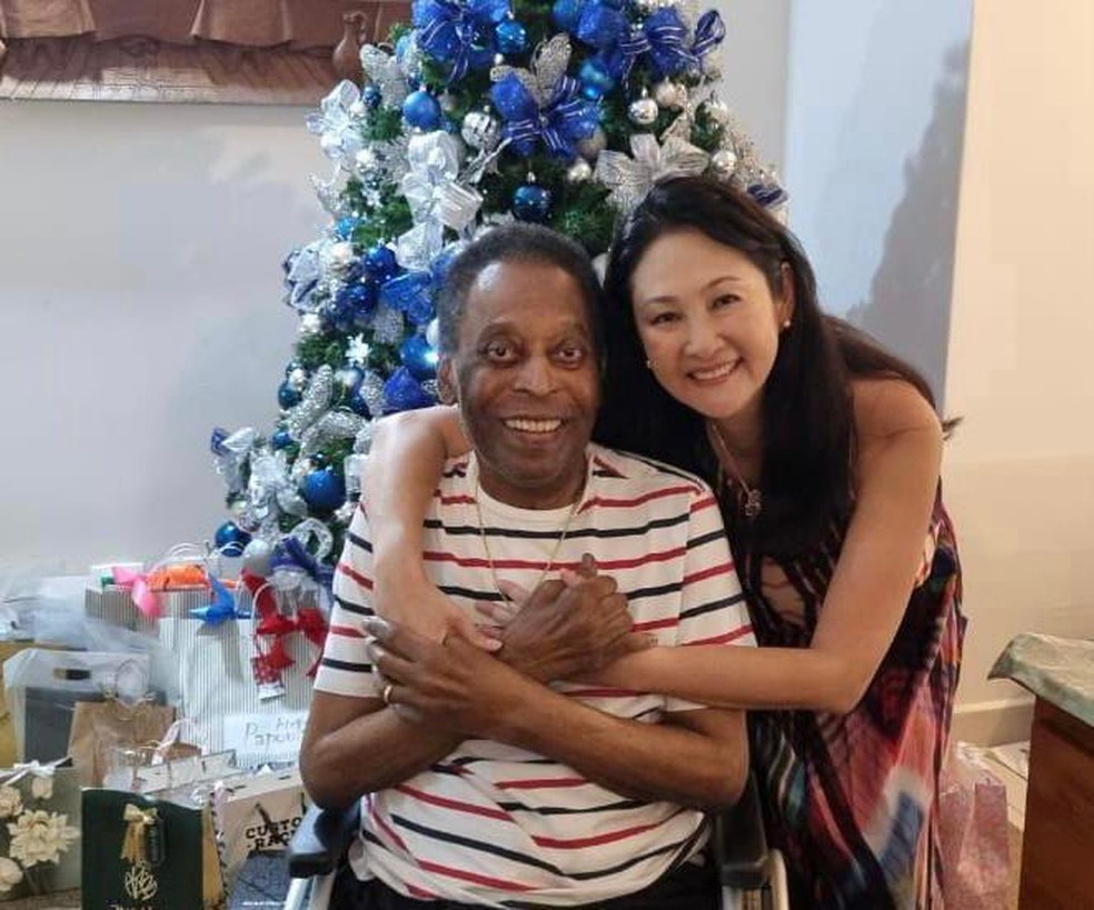Após duas semanas internado, Pelé passa o Natal com a família