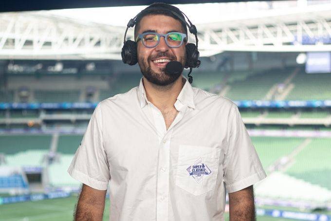 Ator troca os palcos pela narração: “Encontrei o meu teatro no futebol”