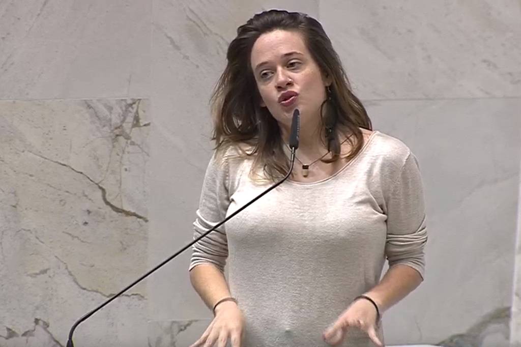 Deputada Isa Penna faz boletim de ocorrência após ameaça de estupro
