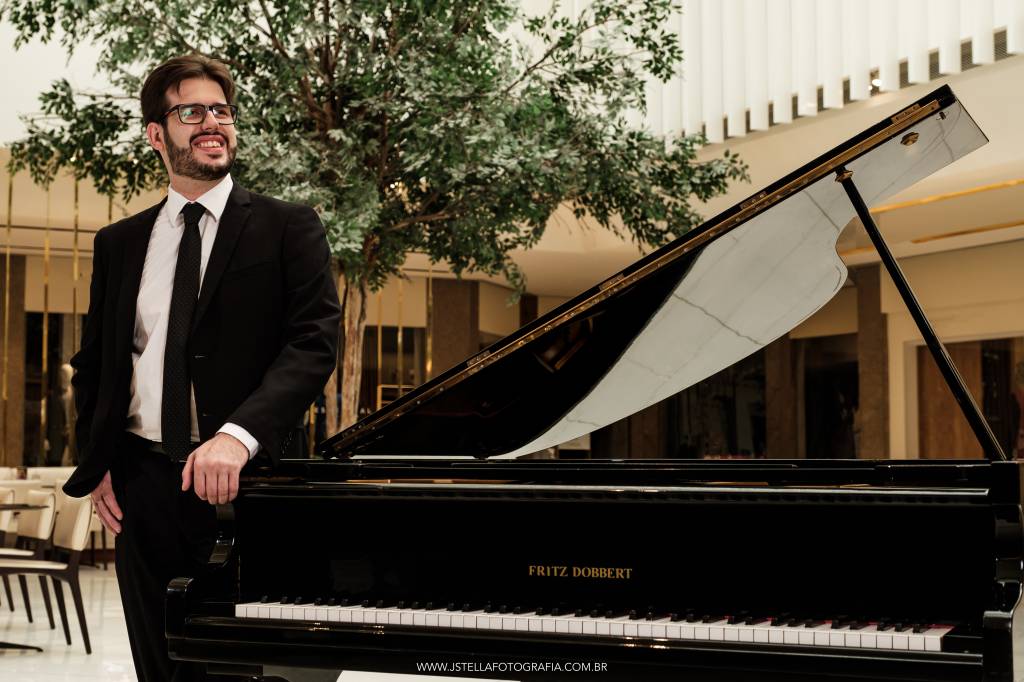Pianista do Terraço Itália e do Iguatemi lança primeiro álbum autoral