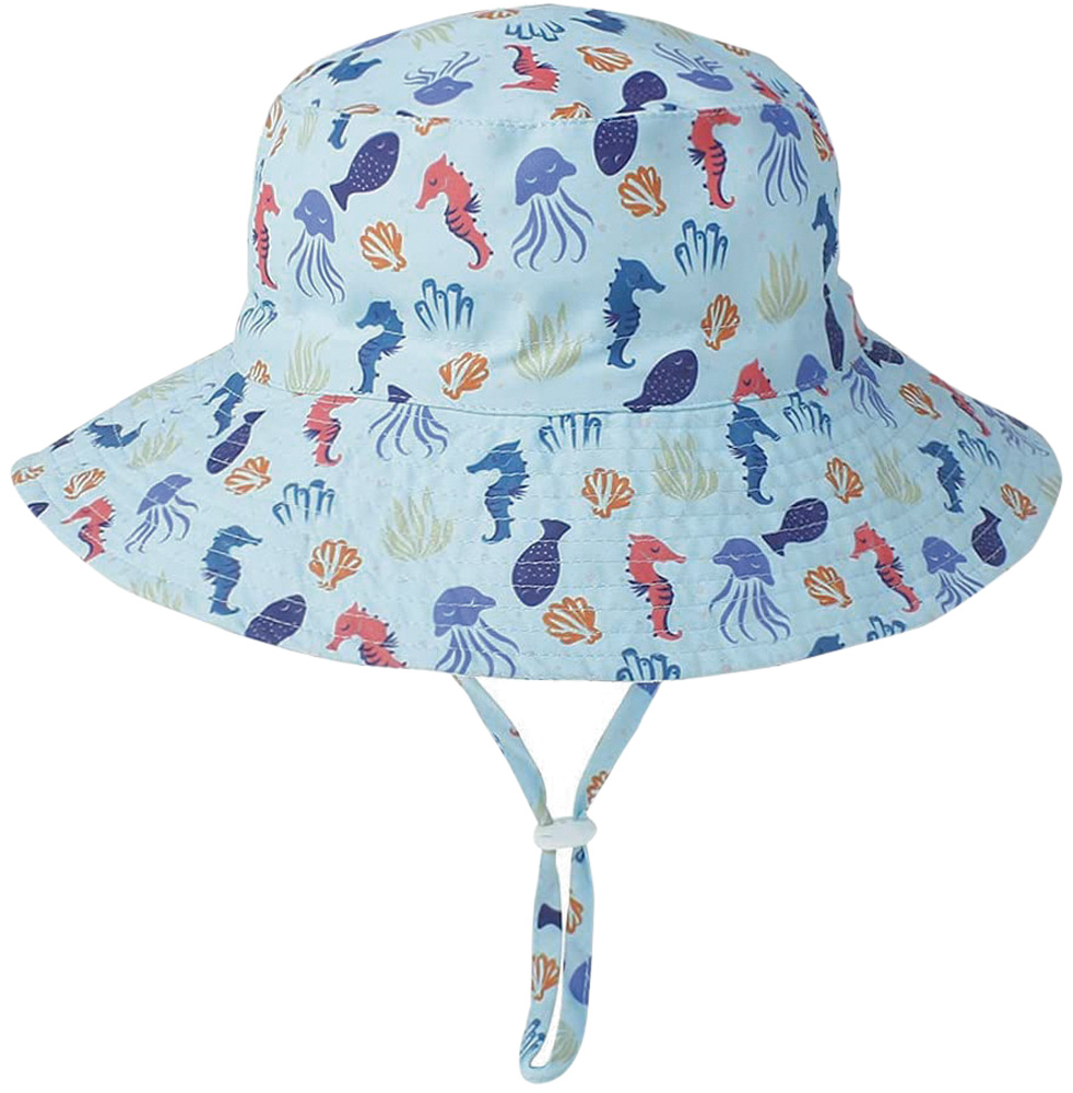 Chap&eacute;u de beb&ecirc; azul com estampa marinha.